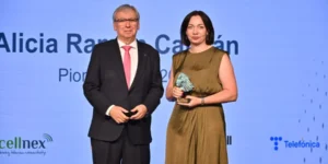Alicia Ramón Catalán recibe el Premio Pioneras_IT 2026 en el Instituto Cervantes con la presencia del Secretario de Estado, Antonio Hernando