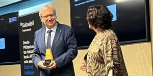 Banco Sabadell premia la trayectoria y el compromiso social del Colegio